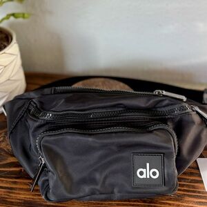 ALO Explorer Fanny Pack Bag, Black, Adjustable, $98 MSRP, BNWT